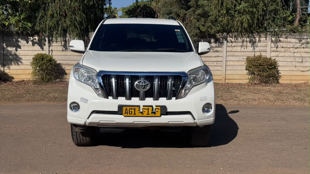 Toyota Landcruiser Prado Front View