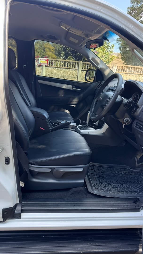 Toyota Landcruiser Prado Front Angle