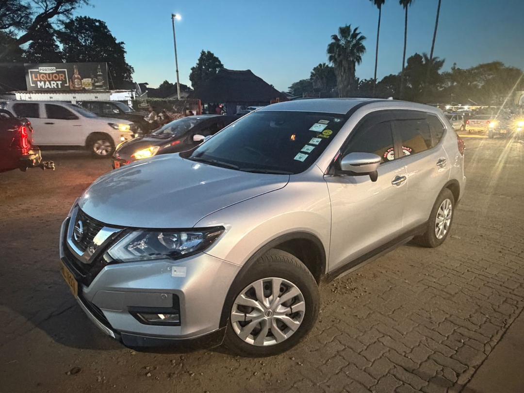 Nissan X-Trail Rear View