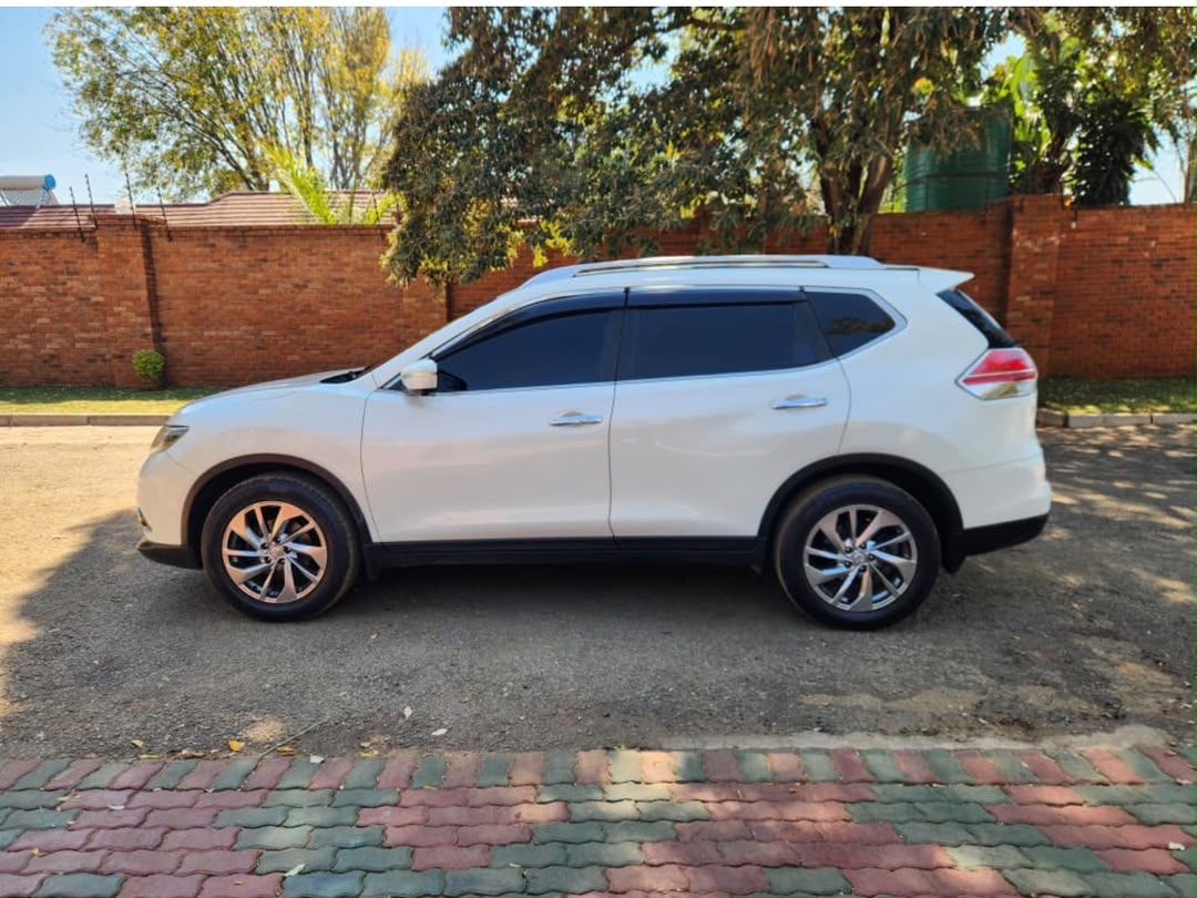 Nissan X-Trail Rear View